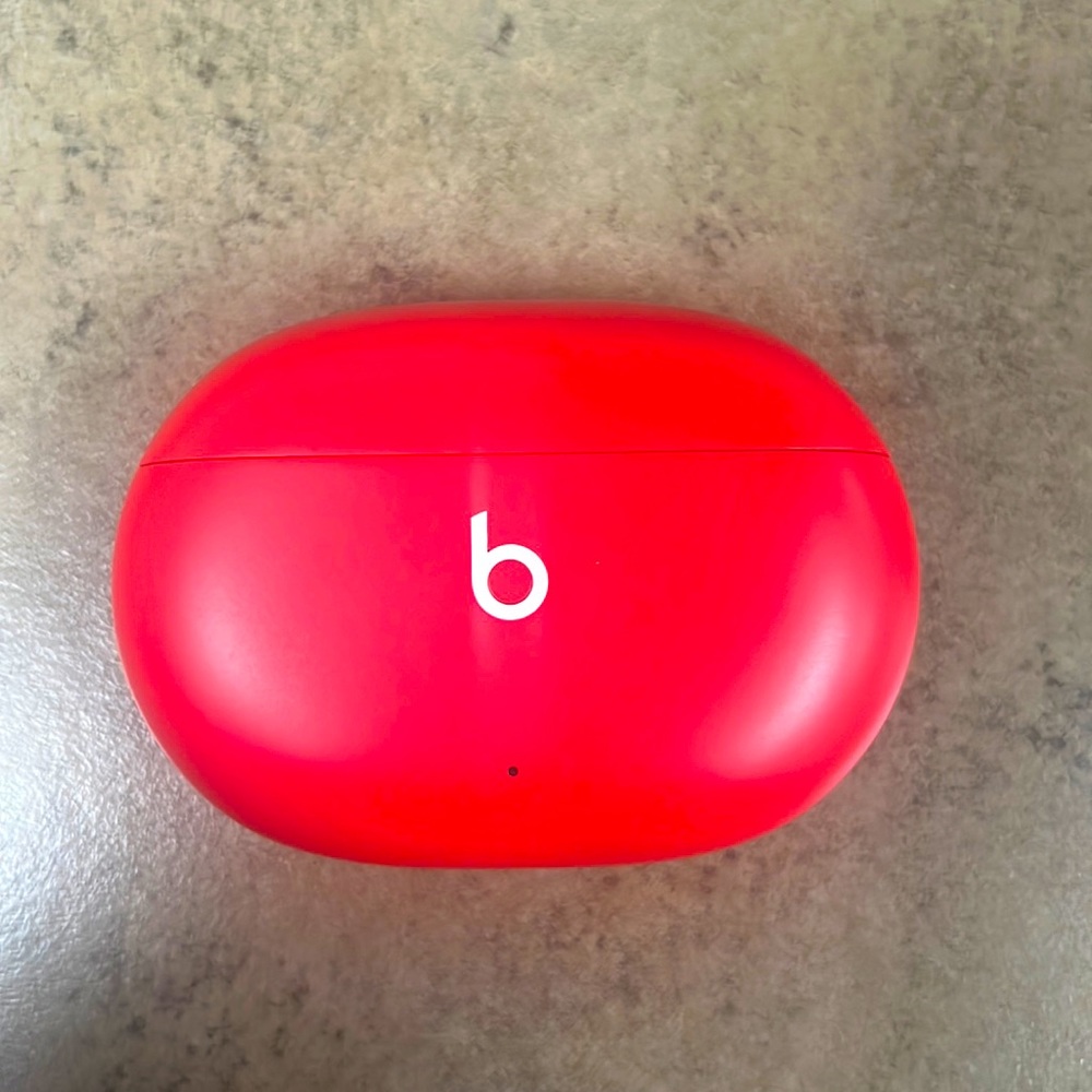 Beat bud studio pro worn once!